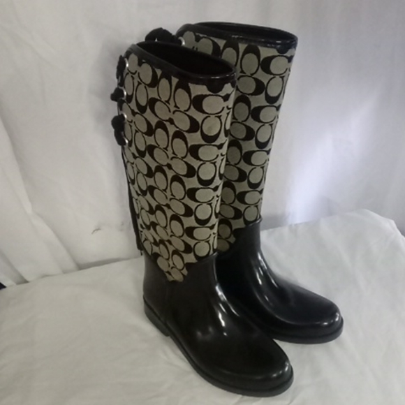 Women's Coach Signature size 7.5 - Picture 1 of 4